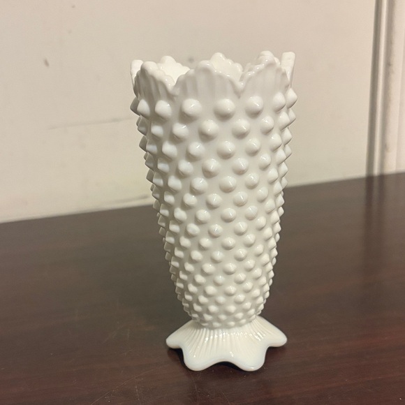 Fenton White Hobnail Vase - Picture 2 of 10